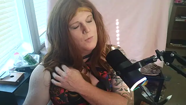 EmberLee online show from 10-05-25, 08:51