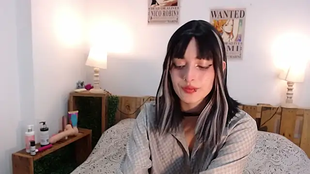 Snapshot of EvaHalsey chatting on 12-07-24, 01:47 EvaHalsey online show from 12-07-24, 01:47