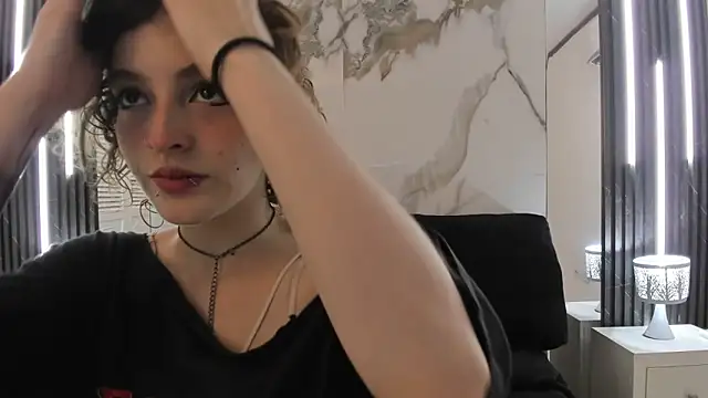 Snapshot of EvaHalsey chatting on 09-10-25, 07:25 EvaHalsey online show from 09-10-25, 07:25
