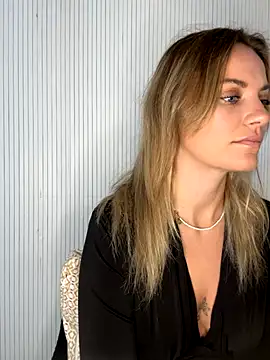 Snapshot of Milla__one chatting on 11-04-25, 08:24 Milla one online show from 11-04-25, 08:24