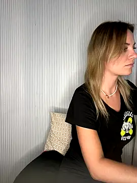 Snapshot of Milla__one chatting on 11-07-25, 02:06 Milla one online show from 11-07-25, 02:06