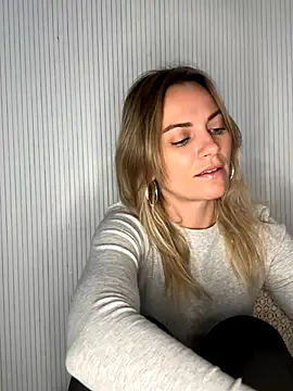 Snapshot of Milla__one chatting on 11-09-25, 02:15 Milla one online show from 11-09-25, 02:15