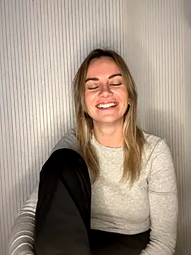 Snapshot of Milla__one chatting on 11-24-25, 01:44 Milla one online show from 11-24-25, 01:44