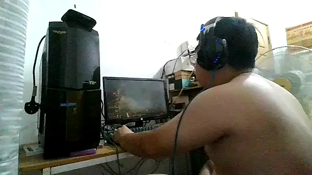 Snapshot of shyboymasturbation chatting on 11-18-25, 01:04 shyboymasturbation online show from 11-18-25, 01:04