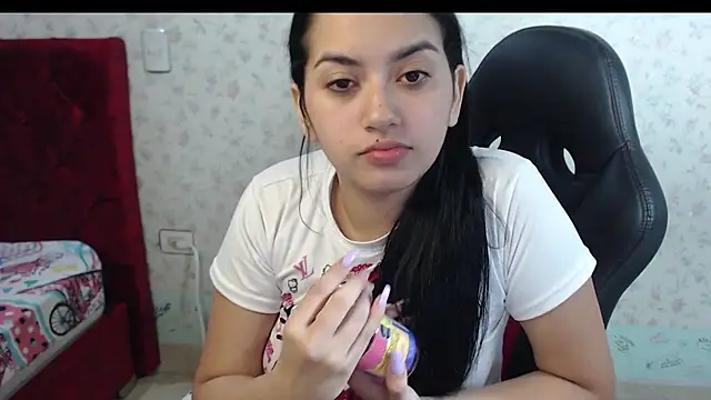 Snapshot of kayla_k18 chatting on 10-08-25, 04:10 kayla k18 online show from 10-08-25, 04:10