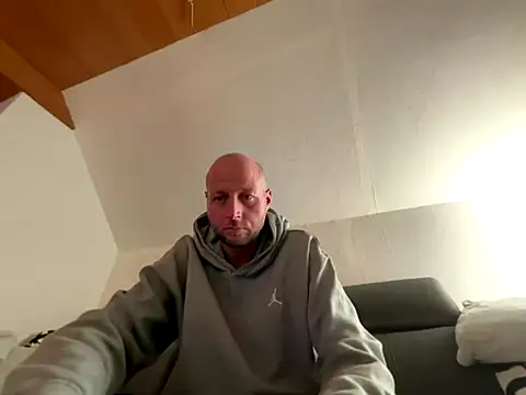 nikeaddicted2 online show from 11-22-25, 05:34