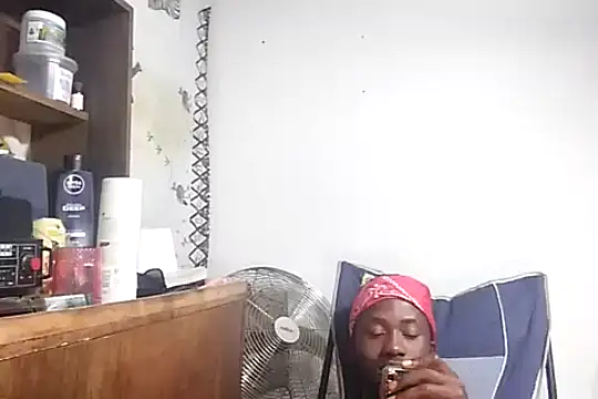 Snapshot of bull_Giant chatting on 12-14-24, 02:12 bull Giant online show from 12-14-24, 02:12