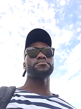 Snapshot of bull_Giant chatting on 12-18-24, 02:06 bull Giant online show from 12-18-24, 02:06