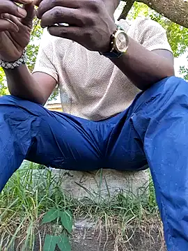 Snapshot of bull_Giant chatting on 01-31-25, 10:20 bull Giant online show from 01-31-25, 10:20