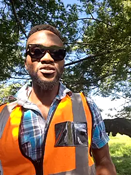 Snapshot of bull_Giant chatting on 02-05-25, 01:33 bull Giant online show from 02-05-25, 01:33