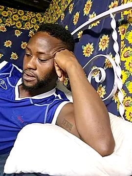 Snapshot of bull_Giant chatting on 02-07-25, 02:19 bull Giant online show from 02-07-25, 02:19