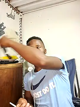 Snapshot of bull_Giant chatting on 02-14-25, 02:02 bull Giant online show from 02-14-25, 02:02