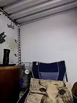 Snapshot of bull_Giant chatting on 02-15-25, 08:43 bull Giant online show from 02-15-25, 08:43