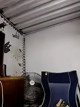 Snapshot of bull_Giant chatting on 02-16-25, 09:27 bull Giant online show from 02-16-25, 09:27