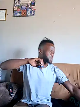 Snapshot of bull_Giant chatting on 02-25-25, 11:08 bull Giant online show from 02-25-25, 11:08