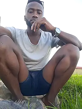 Snapshot of bull_Giant chatting on 02-25-25, 03:38 bull Giant online show from 02-25-25, 03:38