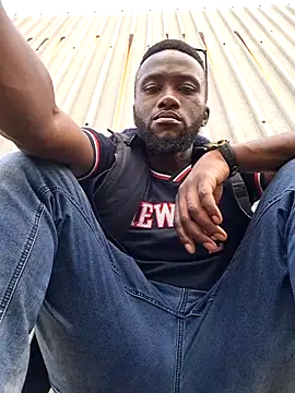 Snapshot of bull_Giant chatting on 03-13-25, 02:01 bull Giant online show from 03-13-25, 02:01