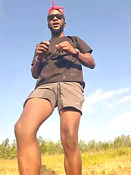 Snapshot of bull_Giant chatting on 03-15-25, 03:06 bull Giant online show from 03-15-25, 03:06