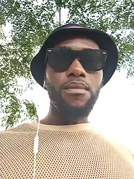 Snapshot of bull_Giant chatting on 03-22-25, 11:32 bull Giant online show from 03-22-25, 11:32