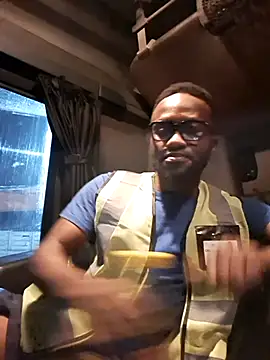 Snapshot of bull_Giant chatting on 10-12-25, 08:52 bull Giant online show from 10-12-25, 08:52