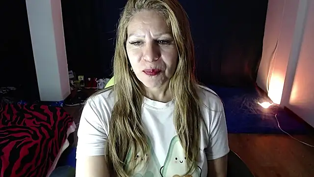 Snapshot of shirly_vannicelli chatting on 10-14-25, 02:56 shirly vannicelli online show from 10-14-25, 02:56