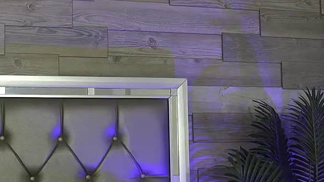 KeylaConner online show from 12-14-25, 04:40