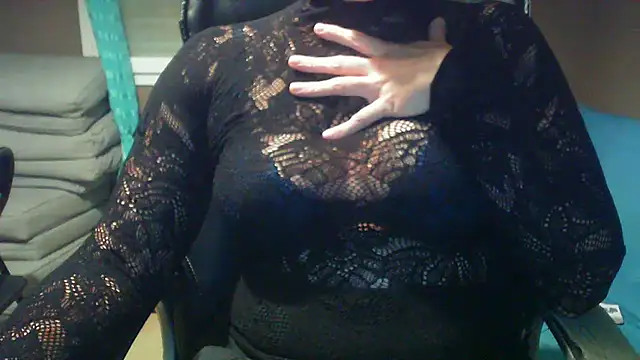 Snapshot of Raptor82 chatting on 10-06-25, 07:33 Raptor82 online show from 10-06-25, 07:33