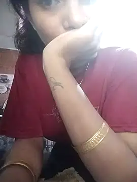 Snapshot of Hotty-Divya chatting on 10-08-25, 06:44 Hotty-Divya online show from 10-08-25, 06:44