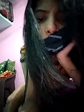 Snapshot of Hotty-Divya chatting on 11-06-25, 03:24 Hotty-Divya online show from 11-06-25, 03:24