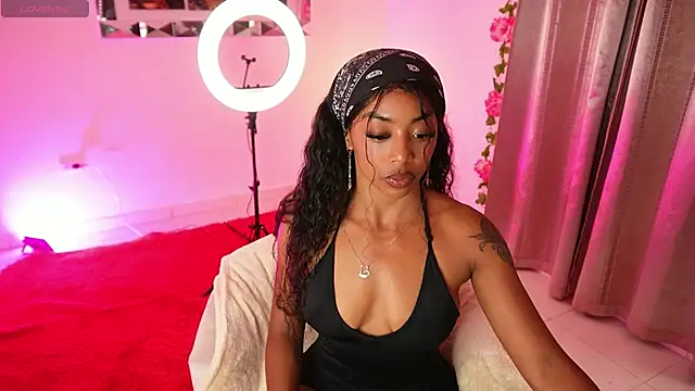 Alondrasparrow2 online show from 01-14-25, 08:59