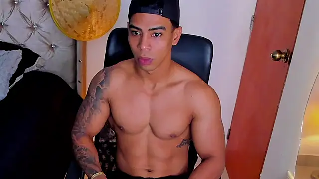 Snapshot of Andrew_wolf7 chatting on 10-21-25, 04:30 Andrew wolf7 online show from 10-21-25, 04:30