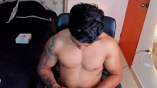 Snapshot of Andrew_wolf7 chatting on 11-07-25, 06:52 Andrew wolf7 online show from 11-07-25, 06:52