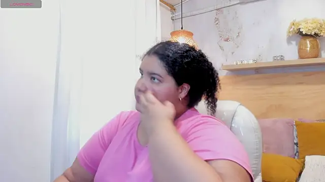 Snapshot of Miley_Collins chatting on 10-30-25, 08:31 Miley Collins online show from 10-30-25, 08:31