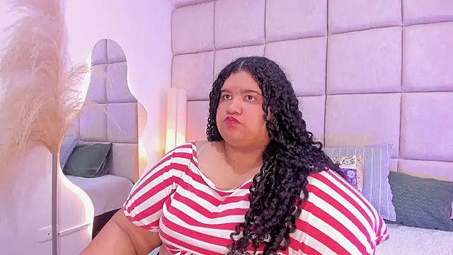 Snapshot of Miley_Collins chatting on 11-27-25, 07:16 Miley Collins online show from 11-27-25, 07:16