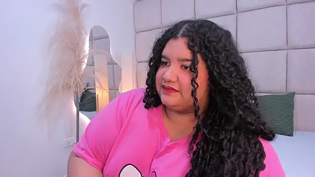 Snapshot of Miley_Collins chatting on 12-05-25, 08:05 Miley Collins online show from 12-05-25, 08:05