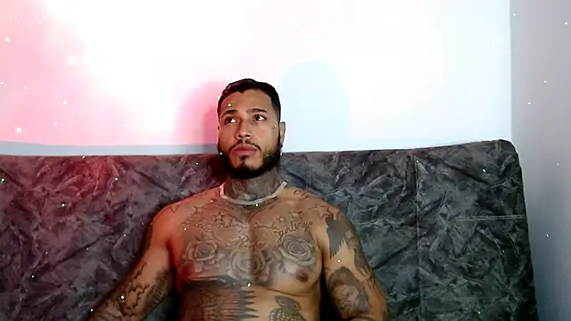 Snapshot of Exotic_tatto27121 chatting on 12-19-24, 05:29 Exotic tatto27121 online show from 12-19-24, 05:29