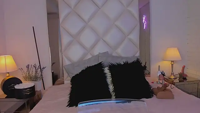 KimRoussee online show from 02-12-25, 03:40