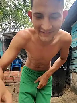 Snapshot of Valentinacuc chatting on 12-19-25, 02:46 Valentinacuc online show from 12-19-25, 02:46