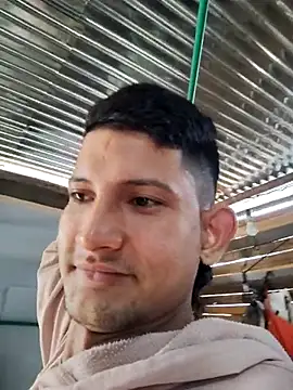 Snapshot of Valentinacuc chatting on 12-21-25, 01:40 Valentinacuc online show from 12-21-25, 01:40