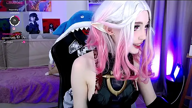 Snapshot of _Sparkland_ chatting on 10-14-25, 09:37 Sparkland online show from 10-14-25, 09:37