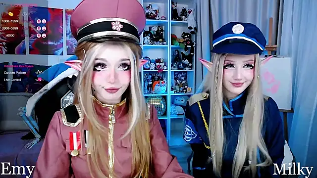 Snapshot of _Sparkland_ chatting on 11-14-25, 08:51 Sparkland online show from 11-14-25, 08:51