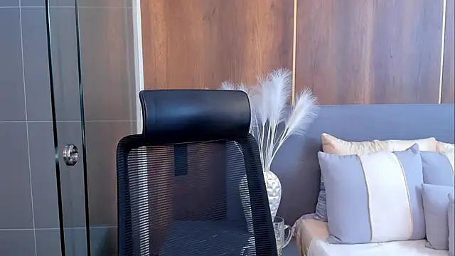 AishaPeyton online show from 12-17-24, 09:07