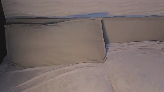 Snapshot of adam_21cm__ chatting on 10-23-25, 04:28 adam 21cm online show from 10-23-25, 04:28