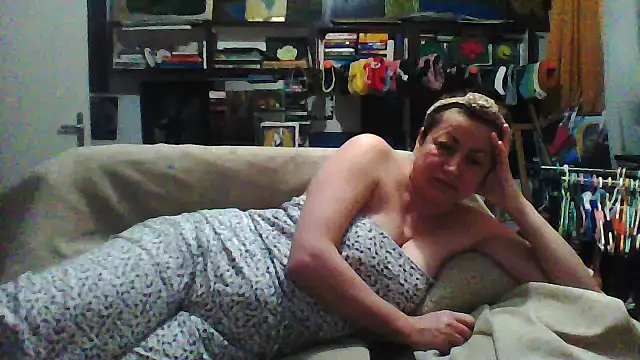 Snapshot of MariaAnaSunshine chatting on 12-14-25, 04:45 MariaAnaSunshine online show from 12-14-25, 04:45