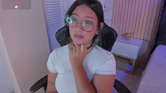 Snapshot of Yazmin_rouse chatting on 03-19-25, 05:39 Yazmin rouse online show from 03-19-25, 05:39