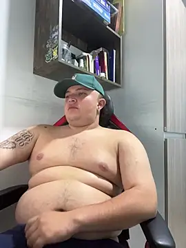 Snapshot of AndresChuboi chatting on 11-18-25, 04:06 AndresChuboi online show from 11-18-25, 04:06