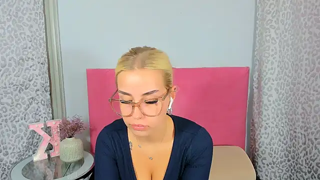 KristyHoney online show from 10-18-25, 05:03