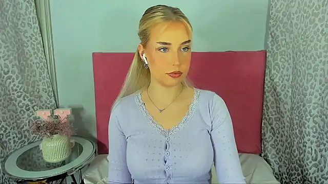 Snapshot of KristyHoney chatting on 02-22-26, 03:21 KristyHoney online show from 02-22-26, 03:21