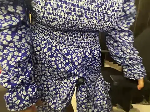 Snapshot of SamairAhh chatting on 01-21-25, 05:41 SamairAhh online show from 01-21-25, 05:41