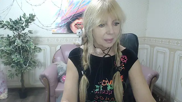 Snapshot of Anna_Diax chatting on 12-23-24, 01:13 Anna Diax online show from 12-23-24, 01:13